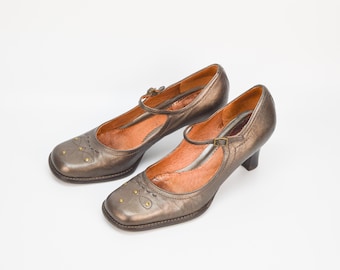 Vintage Clarks Bronze Leather Mary Jane Heels: Retro Square Toe, EU38