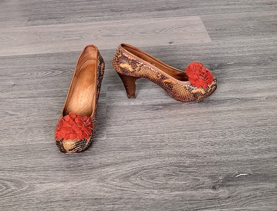 Vintage echt leren slangenleer bruine pumps dames platformschoenen frontaal  bloemenmaat 37 1/2 Made in Spain - Etsy Nederland