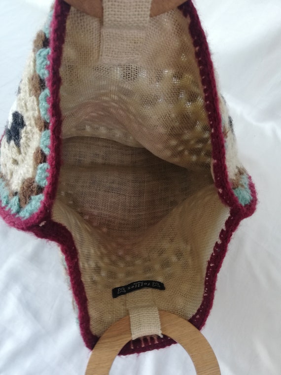 Vintage crochet handbag with wooden top handle / … - image 8