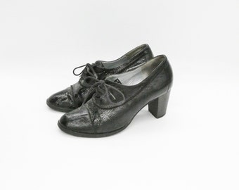 Vintage quality black naplak wrinkled soft patent leather lace up women shoes / high heel oxford / size 38 EU / Artika Soft / Made in France