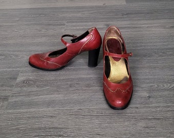 vintage red leather brogue heeled shoes wingtip women strap pumps Size EU 40 block heels / made in Italy