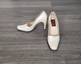 Vintage Perlen-Weiße Leder Heels : Frauen Hochzeit Pumps, Größe 38 EU / 7US