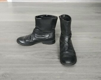 Vintage black ankle pull on boots / leather women flat CLARKS boots / UK 5 size