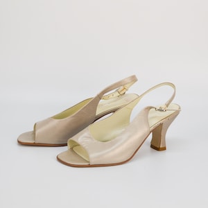 Vintage Leather Slingback Heels: Silvery Gray Kitten Heel Shoes (Size 37EU)