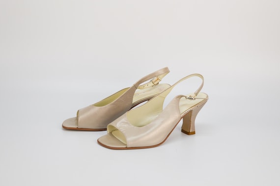 Vintage Leather Slingback Heels in Silvery Light Gray | Open