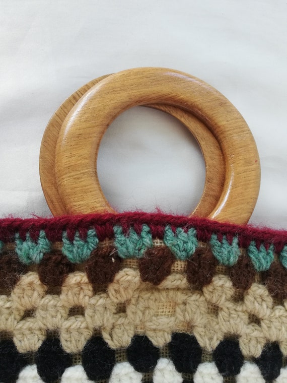 Vintage crochet handbag with wooden top handle / … - image 7