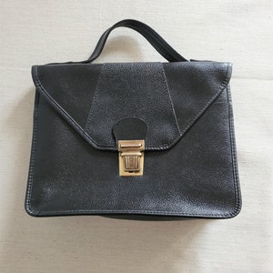 sac à main noir en similicuir vintage / sac porte-documents à poignée supérieure / sac à main pour femme des années 80 / fabriqué en Finlande