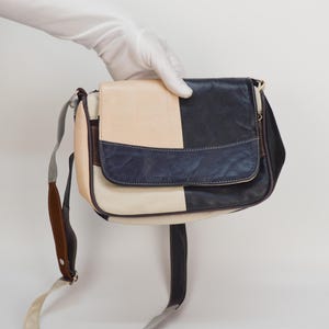 Sac à bandoulière vintage en cuir multicolore pour femme / sac à main color block de taille moyenne