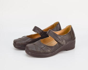 Vintage Leather Mary Jane Pumps: Brown Wedge Heel Shoes (EU 36 / US 6)