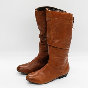 Leren kalfslaarzen in cognacbruin voor dames / plat, minimalistisch schoeisel, maat 5US 36EU, door Aldo / Made in Cambodia