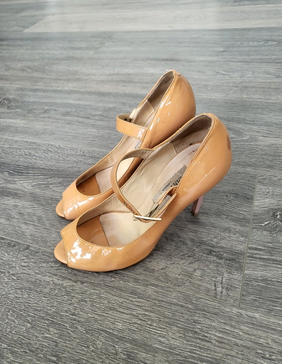 Vintage beige brown women peep toe sandals patent… - image 1