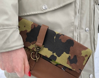 Stella and dot camo clutch 2025