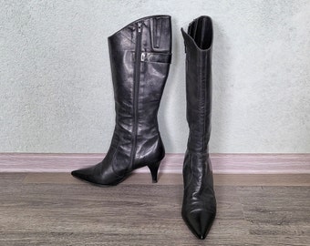 Vintage black leather women knee boots with heels size EU 38 / pointy toe / made in Italy