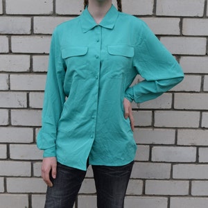 Vintage women green blouse / polyester long sleeved button up shirt / L size clothes