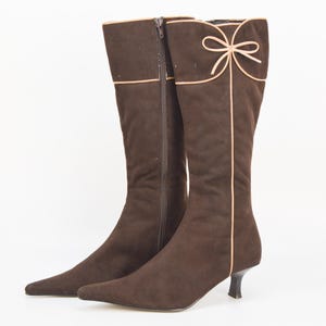 Vintage stoffen kuitlaarzen in bruin | Puntige laarzen met halfhoge hak en ritssluiting voor dames | Maat: 37 per maat: