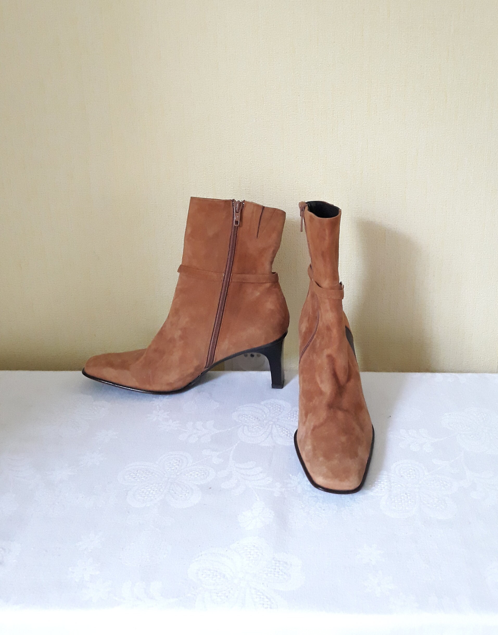 Miss foxy top suede booties