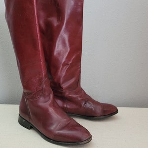 Vintage leren knielaarzen in bordeaux paars | Platte schoenen voor dames, maat 36EU 5US van Strafford | Gemaakt in Italië