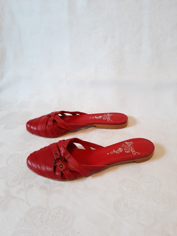 Vintage women red genuine leather mule flats / Die
