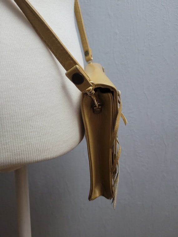 Vintage tan brown fringed bag leather shoulder fr… - image 8