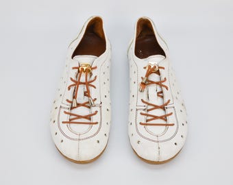 Zapatillas vintage de piel blanca: zapatos con cordones perforados, talla 36