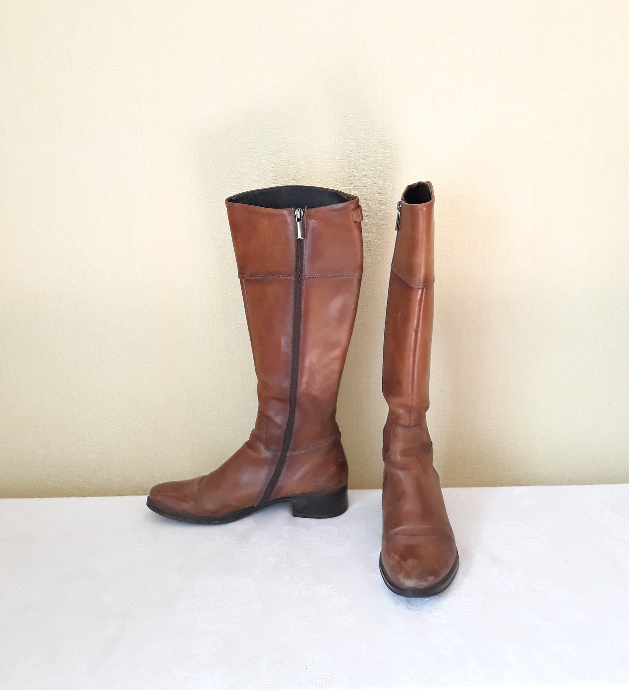 Brown leather flat boots hot sale