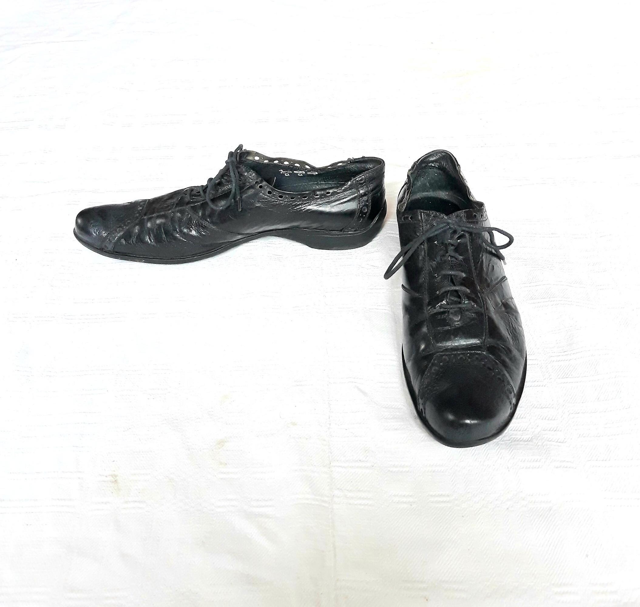 Report Black Oxfords Sleek Design Lace-Up VINTAGE ITALIAN Vintage Black Leather Oxford Shoes: Italian Lace up Flats  main image 2
