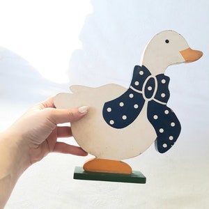 vintage Décor de canard de Pâques en bois sur le stand grand jouet peint à la main figure doiseaux image 1