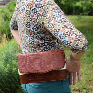 Vintage Retro braune Geldbörse Kroko Schultertasche goldener Kettengurt