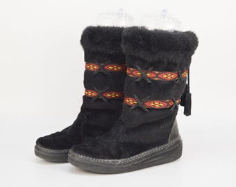 Vintage Faux Fur Winter Boots: Black Tribal Embroidered, Vagabond Size 37EU
