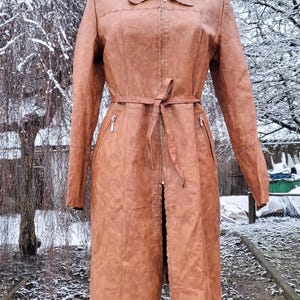 veste longue vintage en cuir marron foxy / trench-coat midi ajusté zippé pour femmes / taille moyenne européenne M