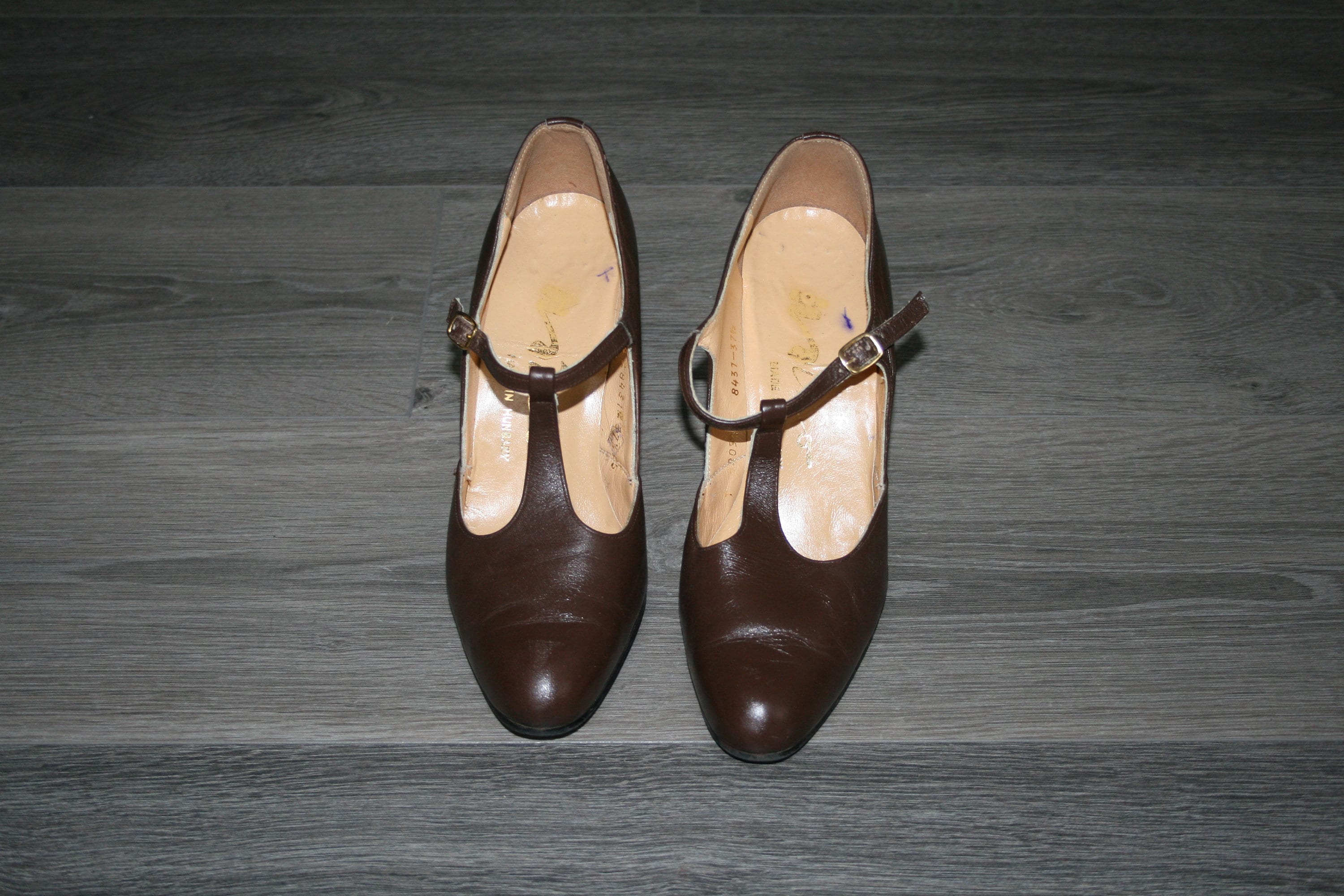Vintage Retro Dark Brown Leather Women Pumps / Almond Toe 