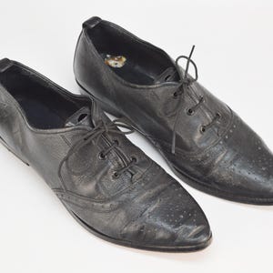 Vintage Black Leather Brogue Shoes: Women&#39;s Oxford Flats, Size 6 US