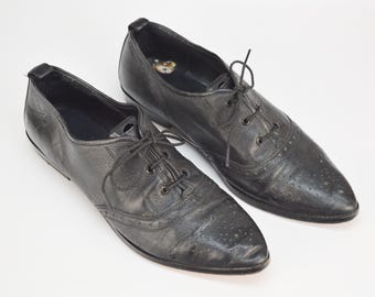 Vintage Black Leather Brogue Shoes: Women's Oxford Flats, Size 6 US