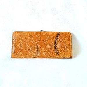 Vintage Retro Geldbörse / punzierte Clutch / punzierte Clutch / buntes 1970er Jahre Täschchen