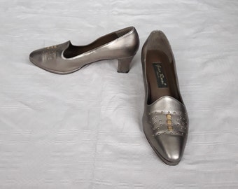 vintage silver leather women chunky heel pumps / almond toe retro shoes / made in Italy / Size 38 EU