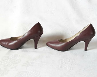 vintage dark red leather women pumps / oxblood color shoes/ classy heels / size EU 37 / made in Latvia 70s