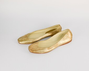 Komplett aus Leder gefertigte Ballerinas in Gold | Schuhe mit niedrigem Absatz für Damen | Größe US 8 1/2, UK 6, EU 39 | Mng | Hergestellt in Indien