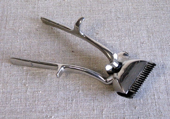 mechanical beard trimmer