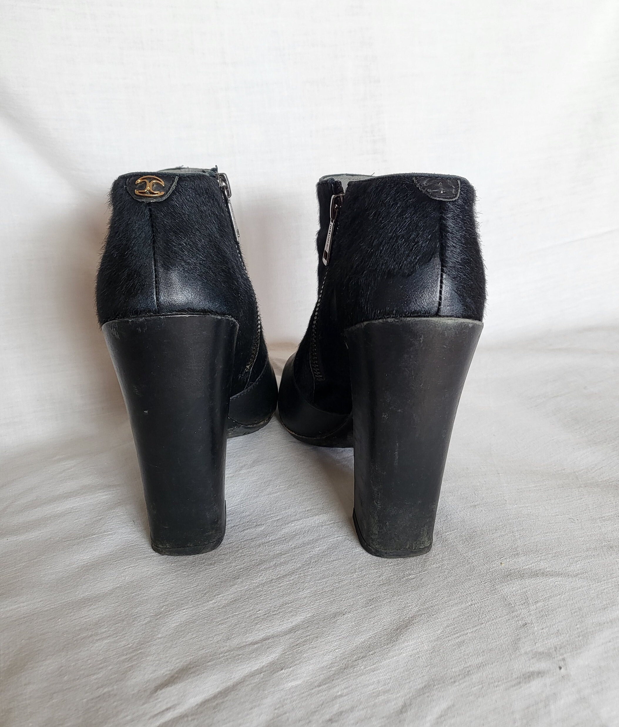 Bottines Just Cavalli En Daim Noir, Bout Pointu, Talon Haut 9.5cm, Fabriquées En Italie - Pointure 5.5/11