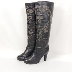 Black Leather Embroidered Floral Knee Boots - Boho Slouchy Heel (EU 39 / US 8)