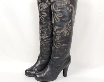 Black Leather Embroidered Floral Knee Boots - Boho Slouchy Heel (EU 39 / US 8)