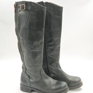 Vintage Gray Leather Knee Boots: Buckle Accent, EU 37