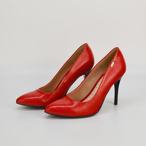Vintage Reptile Leather Stiletto Pumps - Red Elche Shoes (Size 6US)