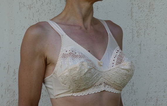 Vintage Floral Beige Women Bra Lace Underwear Size 90D -  Canada