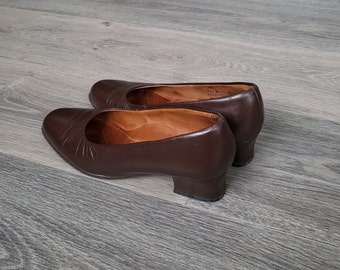 Vintage Dark Brown Leather Loafers: Low Heel Pumps US 5.5, Made in USA