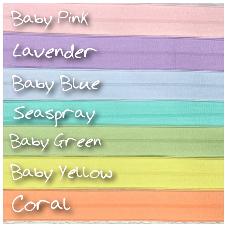 Puede incluir: Siete gomas el&aacute;sticas para el pelo de diferentes colores. Los colores son rosa beb&eacute;, lavanda, azul beb&eacute;, spray de mar, verde beb&eacute;, amarillo beb&eacute; y coral.