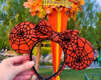 Spider Web Mouse Ears: choice of background color