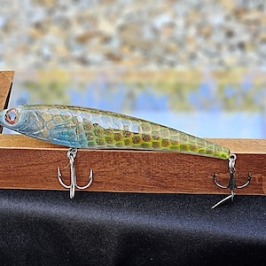 Handgjort fiskedrag med specialdesignad trälåda