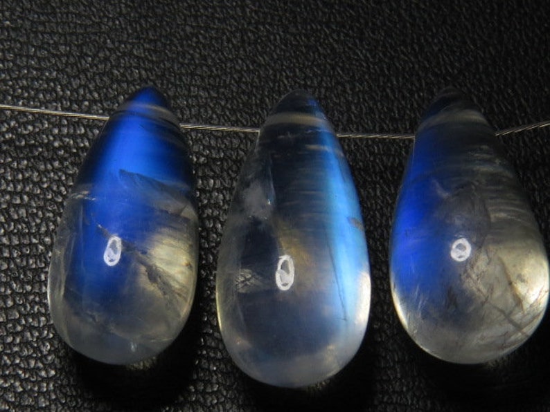 High Quality Gorgeous Blue Fire Strong Flash Tear Drops shape Cabochon Rainbow Moonstone 17x21 mm Huge Size