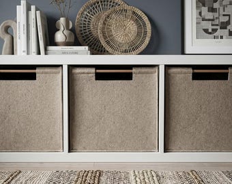 Cajas de almacenamiento Kallax de IKEA, cubos de fieltro con asas de madera.